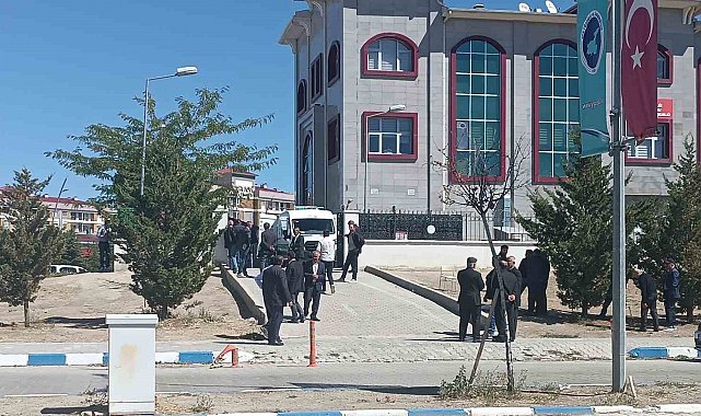 Barışmaya giderken öldürülen anne ve oğulları defnedildi