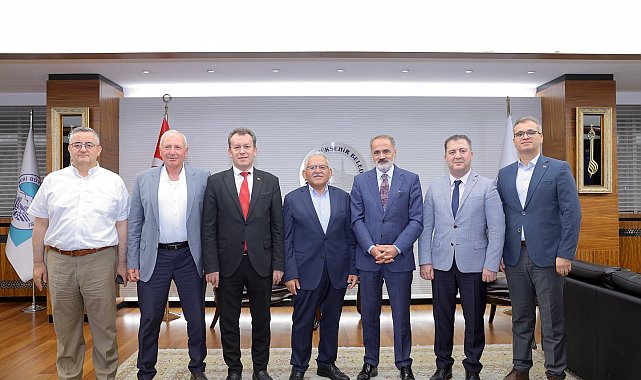 Başkan Büyükkılıç, TCDD Genel Müdürü Kurt'u makamında konuk etti