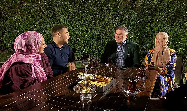 Başkan Saygılı, üniversite öğrencilerini evinde misafir etti