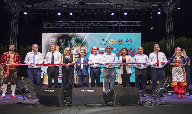 Başkan Seçer, Silifke Müzik ve Folklor Festivali'ne katıldı