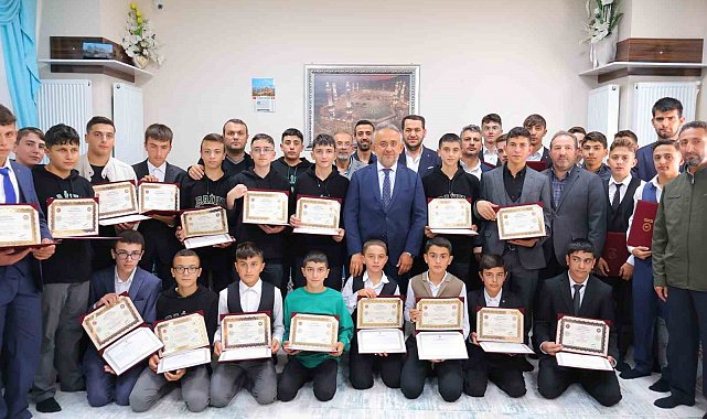 Bayburt'ta 55 öğrenci hafızlık belgelerini aldı