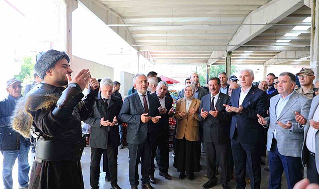 Bayburt'ta Ahilik Haftası kutlamaları kapsamında pazar yeri dualarla açıldı