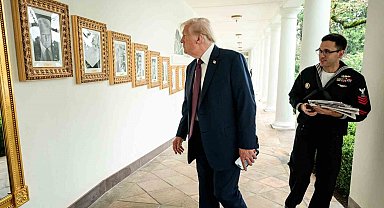 Beyaz Saray'da Biden'ın portresi yerine otomatik imza makinesinin fotoğrafı kullanıldı