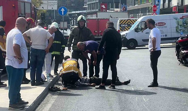 Beyoğlu'nda yağ dökülen yolda motosikletli kayarak düştü
