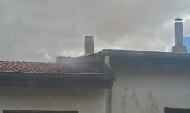 Beypazarı'nda dükkan çatısında çıkan yangın söndürüldü