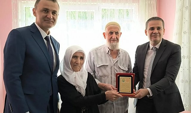 Beyşehir'de örnek çiftlere plaket verildi