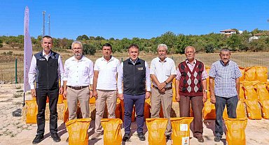 Bilecik'te kanola tohumu dağıtımı yapıldı
