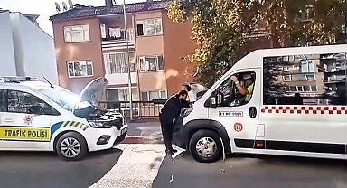 Bilecik'te polis ekipleri yolda kalan otobüse yardım eli uzattı