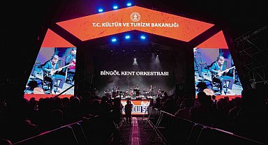 Bingöl'de "Bir Anadolu Şenliği" türkülerle devam etti