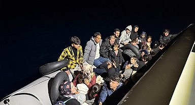 Bir lastik bota sığmışlar; 18'i çocuk 36 göçmen yakalandı
