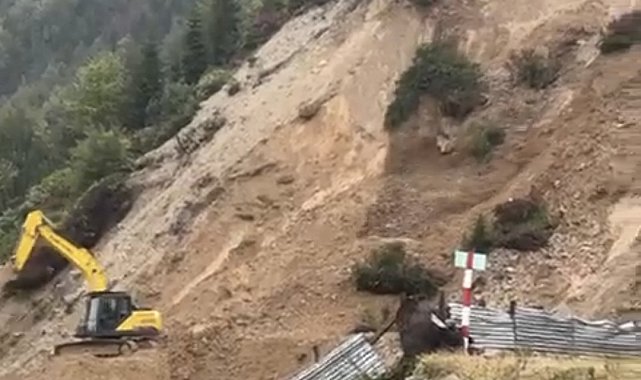 Boğaz Yaylası yolunda iş makineleri heyelanlarla mücadele ediyor