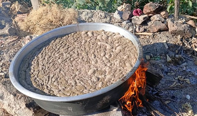 Bozkır'da geleneksel pekmez yapımı sabır ve emek gerektiriyor