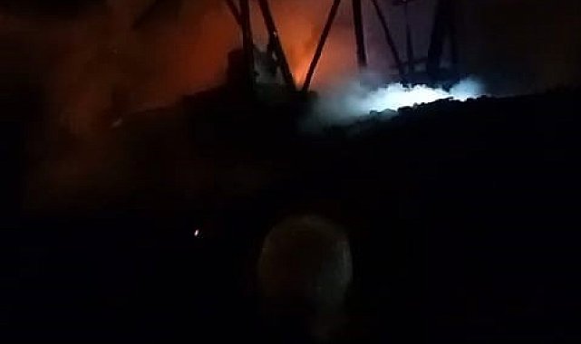 Bursa'da çıkan yangında samanlık kullanılamaz hale geldi