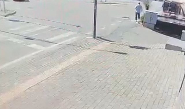 Bursa'da el freni çekilmeyen otomobil metrelerce geri gelip kuyumcuya daldı: 500 bin lira zarar