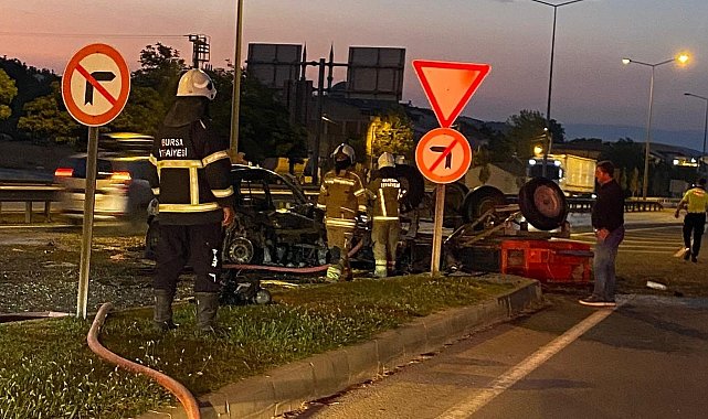 Bursa'da traktöre çarpıp yanan otomobildeki anne-kız yaralandı