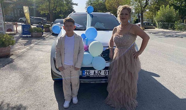 Çalışır durumdaki sünnet aracını farklılık olsun diye çekici ile taşıdılar