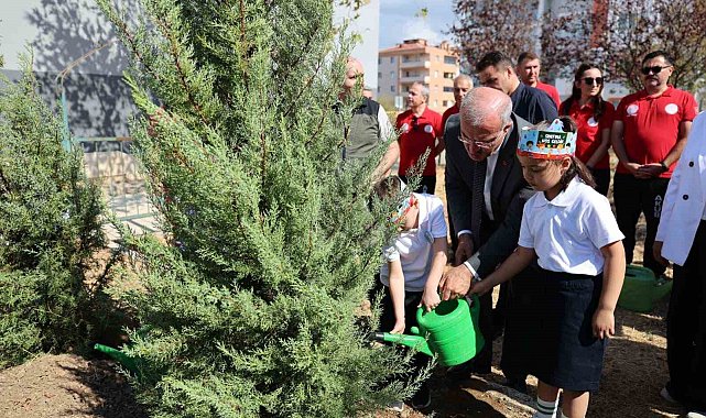 Çanakkale'de 78 bin öğrenci okullarına 'Yeşil Vatan' dersiyle başladı