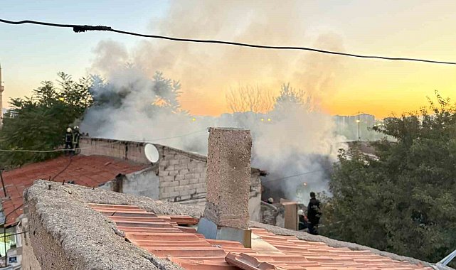 Çardakta çıkan yangın eve sıçradı, anneannenin dikkati torunları kurtardı