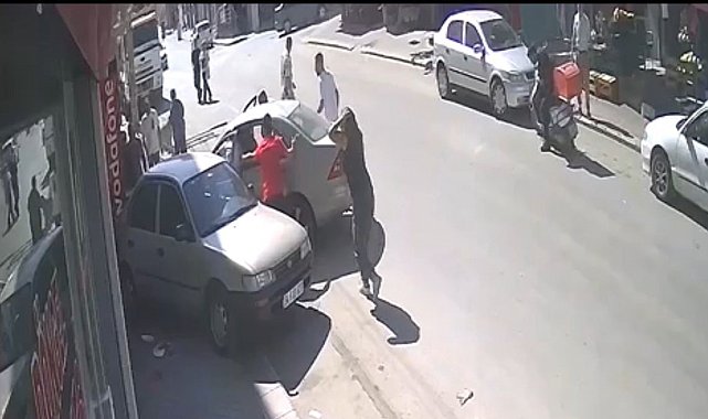 Çarptığı araç, 11 yaşındaki çocuğu duvara sıkıştırdı