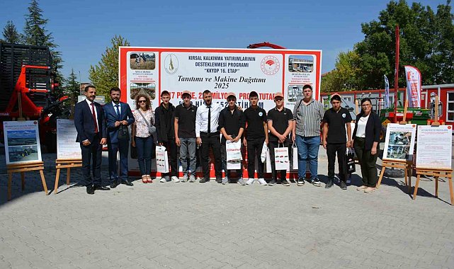 Çavdarhisar'da lise öğrencilerine tarım makineleri tanıtıldı