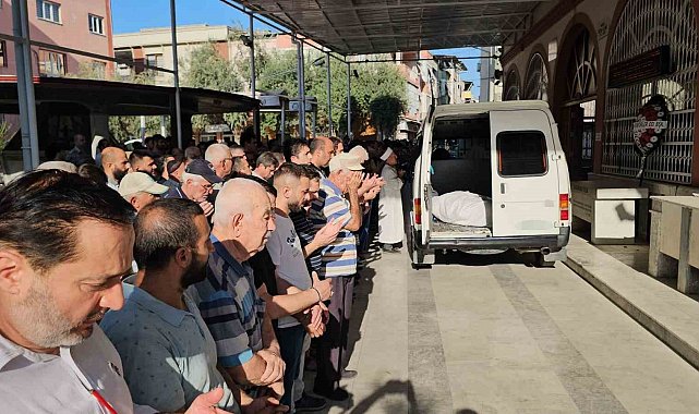 Cenazesi asansörlü araçla evden indirildi