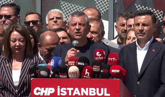 CHP Genel Başkanı Özel, partisinin İstanbul İl Başkanlığını ziyaret etti