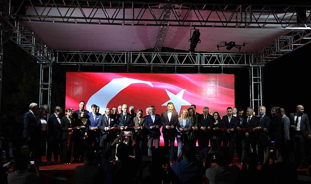 CHP Genel Başkanı Özel, Uşak Belediyesi Ferdi Zeyrek Amfi Salonu açılışına katıldı