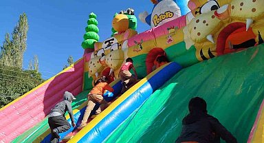 Çıldır'da 'Merkezim Her Yerde' projesi köy çocuklarıyla buluştu