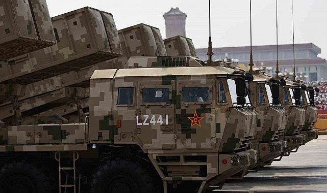 Çin, Zafer Günü'nü görkemli bir askeri geçit töreni ile kutladı