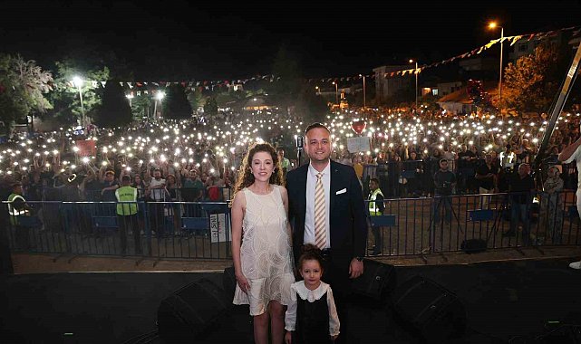 Çivril Elma Festivalinde Cem Adrian unutulmaz gece yaşattı