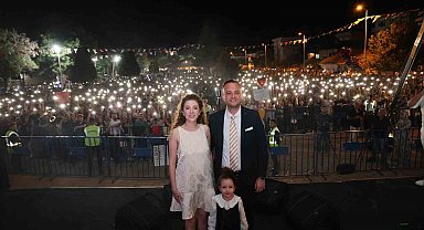 Çivril Elma Festivalinde Cem Adrian unutulmaz gece yaşattı