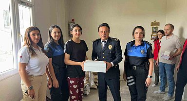 Cizre İlçe Emniyet Müdürü Elmalı, kız çocuklarına ayakkabı hediye etti