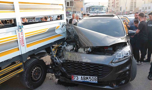 Cizre'de maddi hasarlı zincirleme kaza