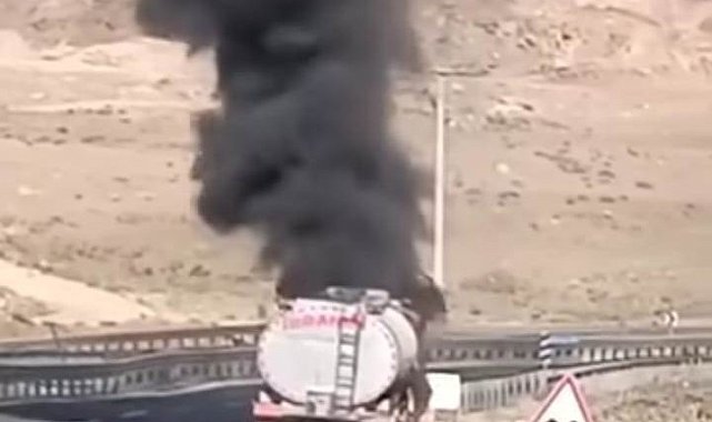 Cizre'de seyir halindeki akaryakıt kamyonu alevlere teslim oldu