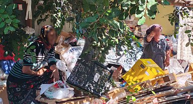 Çöp eve temizliğe gelen belediye ekiplerine zor anlar yaşattı