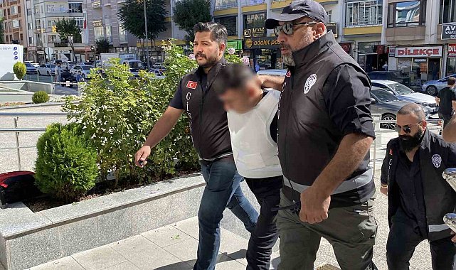 Çorum'da petshop dükkanında işlenen cinayetin 3 şüphelisi adliyeye sevk edildi