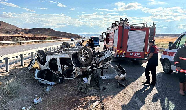 Çorum'da takla atan otomobil hurdaya döndü: 3 yaralı