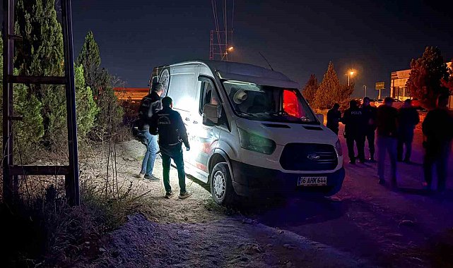 Çukura düşen aracını çıkarmaya çalışan şahsın başına saçma isabet etti