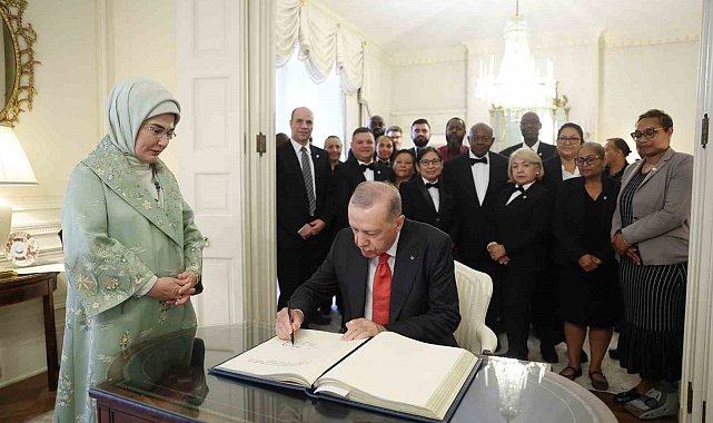 Cumhurbaşkanı Erdoğan, Blair House çalışanlarıyla hatıra fotoğrafı çektirdi