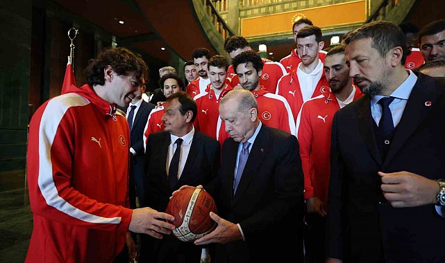 Cumhurbaşkanı Erdoğan'dan A Milli Erkek Basketbol Takımına tebrik