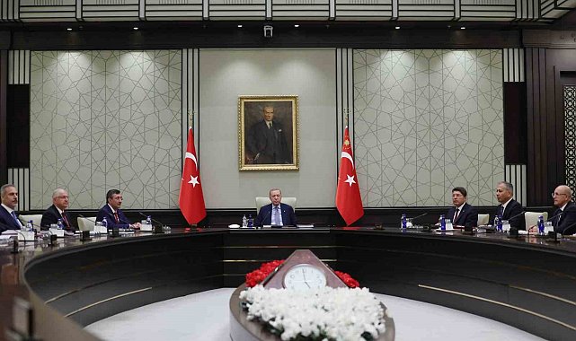 Cumhurbaşkanı Recep Tayyip Erdoğan başkanlığındaki Milli Güvenlik Kurulu , Cumhurbaşkanlığı Külliyesi'nde toplandı.