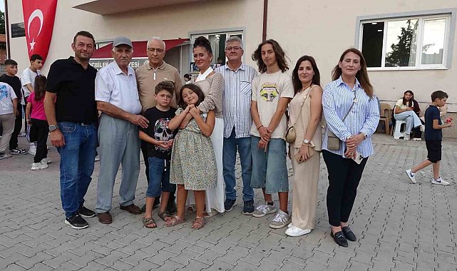 Demirbilekli çocuklara Almanya'dan sürpriz oyuncak yağmuru