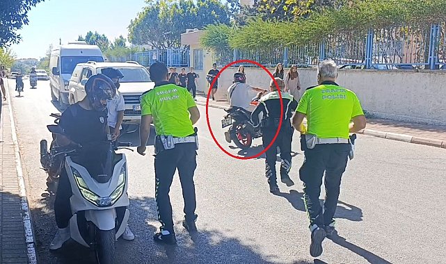 Denetime takılan motosikletli polisin arkasını dönmesini fırsat bilip 'U' dönüşü yaparak kaçtı