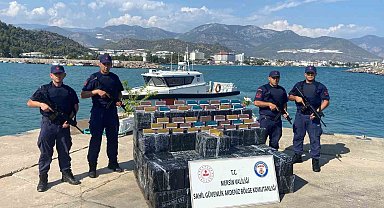 Denizdeki kutulardan 28 bin 500 paket tütün çubuğu çıktı
