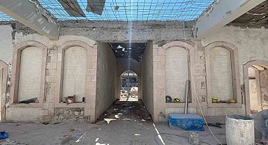 Depremde hasar gören 114 yıllık okul restorasyonla yeniden eğitime hazırlanıyor
