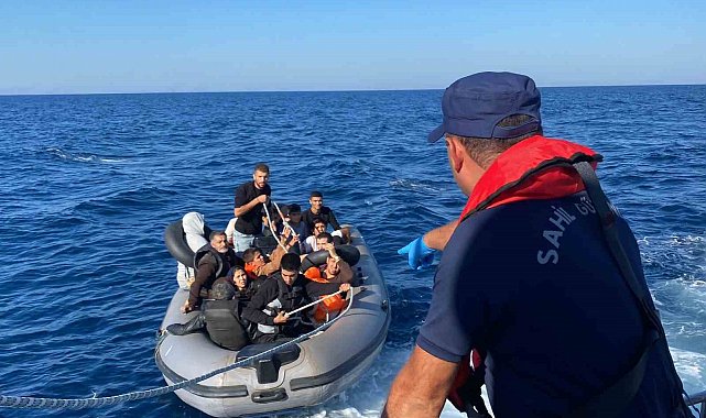 Didim açıklarında 11 düzensiz göçmen kurtarıldı