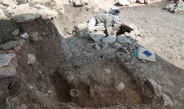 Diyarbakır'da 5 ve 11 bin yıllık 6 mezar bulundu