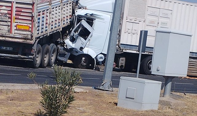 Diyarbakır'da iki tır çarpıştı: 2 yaralı
