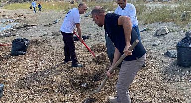 Doğaseverler Van Gölü sahilini temizledi