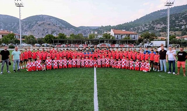 Düğerek Mahallesi kulübüne sahip çıktı